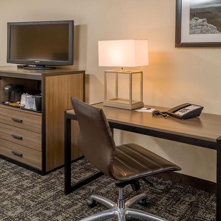 Best Western Logan Inn Chapmanville Екстер'єр фото