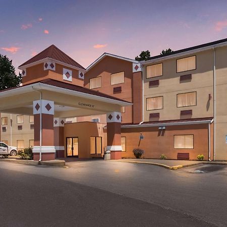 Best Western Logan Inn Chapmanville Екстер'єр фото
