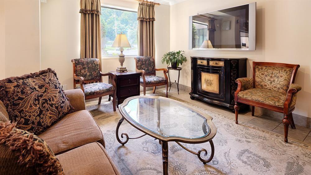 Best Western Logan Inn Chapmanville Екстер'єр фото