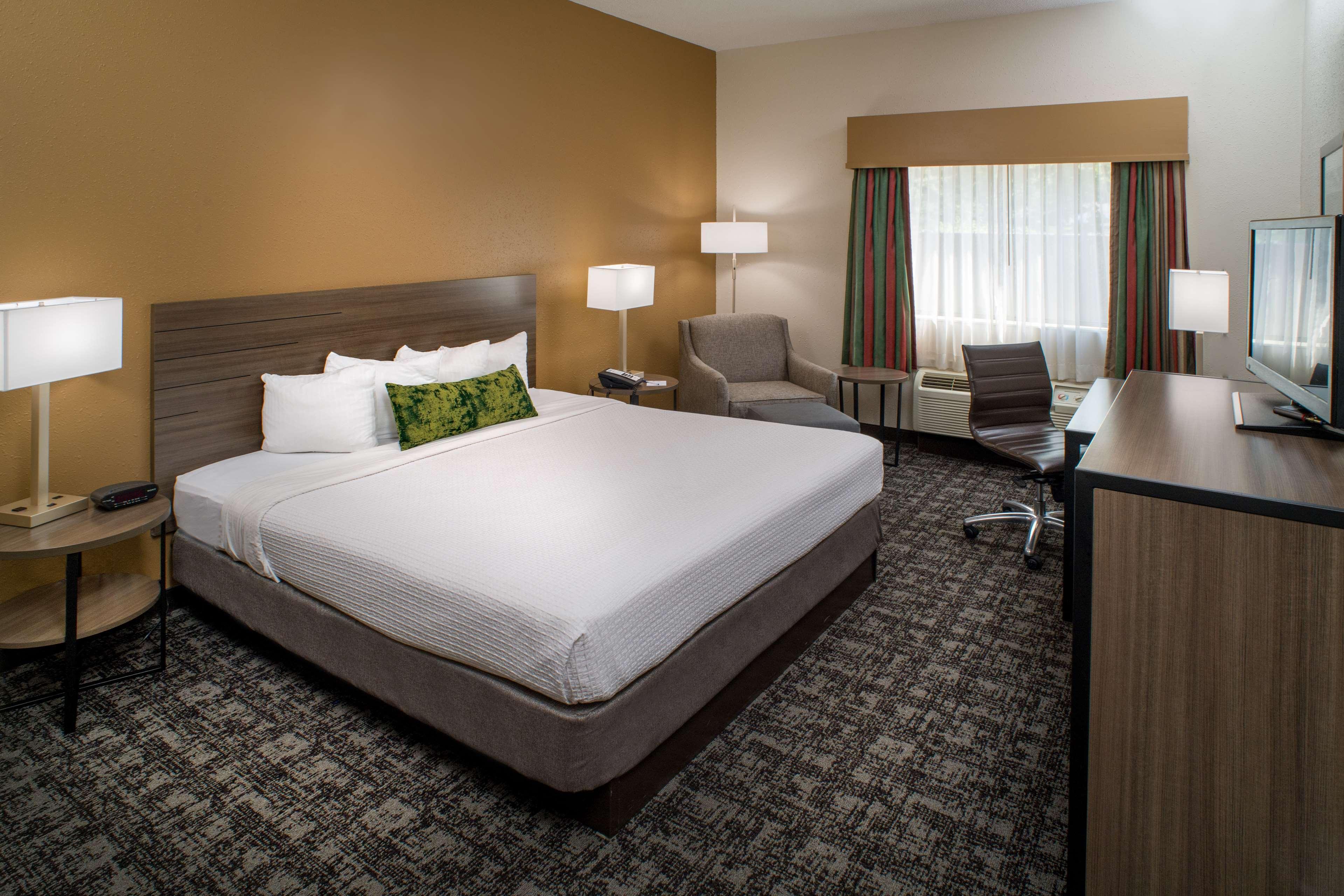Best Western Logan Inn Chapmanville Екстер'єр фото