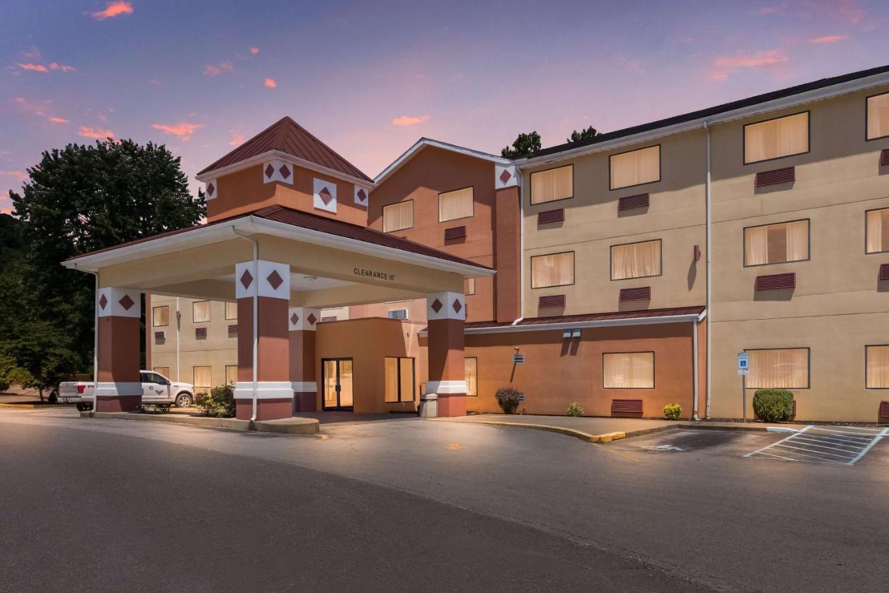 Best Western Logan Inn Chapmanville Екстер'єр фото