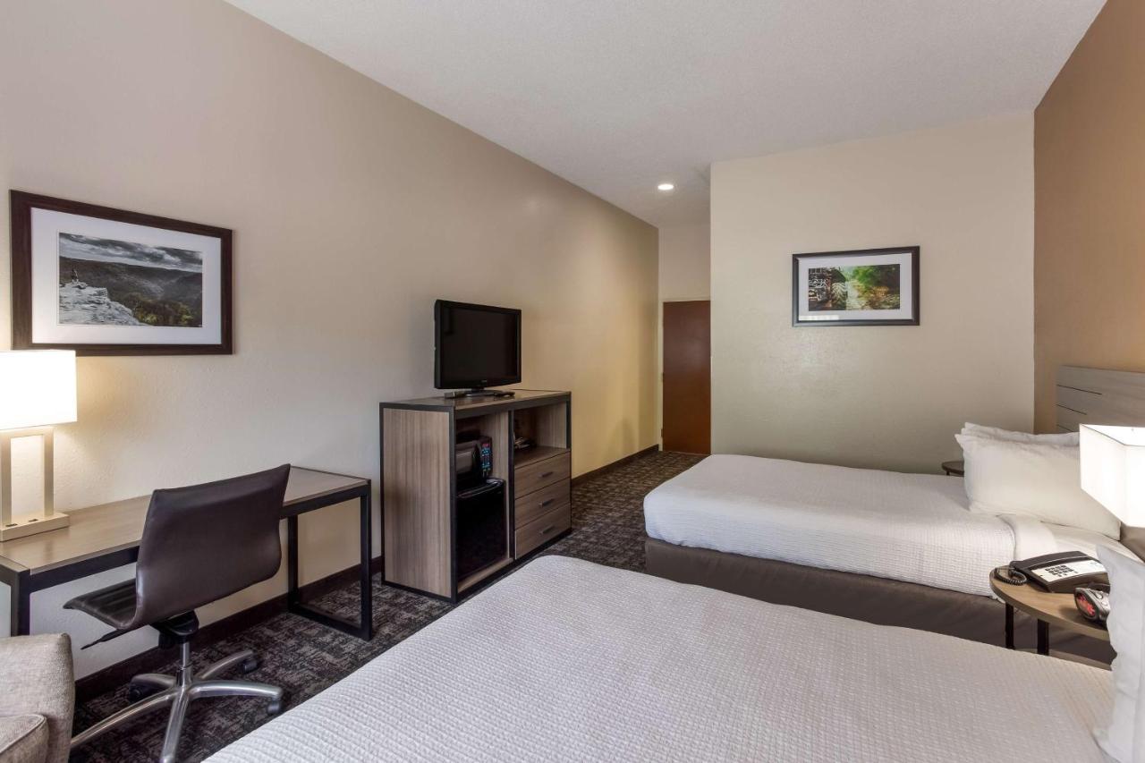 Best Western Logan Inn Chapmanville Екстер'єр фото